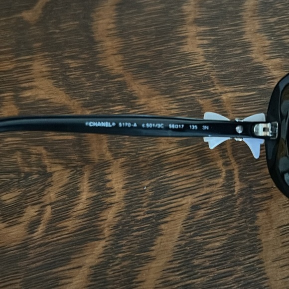 Chanel Bow Sunglasses - Picture 4 of 13